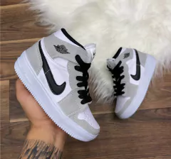 NIKE JORDAN BOTINHA - Cinza