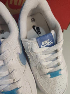 NIKE AIR FORCE Chaveirinho - Branco e Azul PREMIUM - comprar online