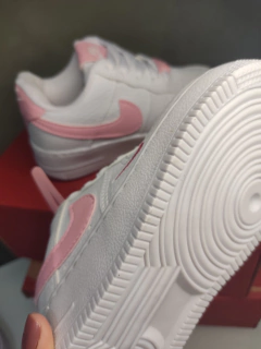 NIKE AIR FORCE Chaveirinho - Branco e Rosa PREMIUM - LUCC KIDS