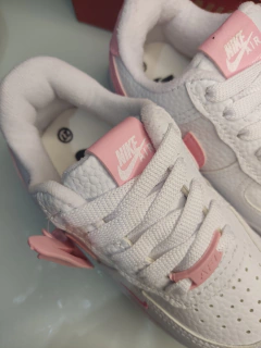 NIKE AIR FORCE Chaveirinho - Branco e Rosa PREMIUM na internet