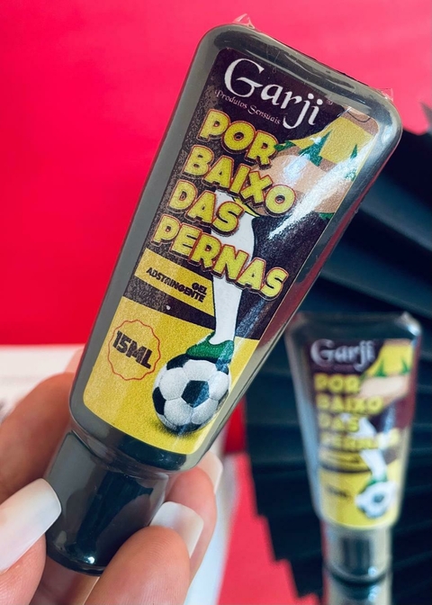 APERTA O CANAL VAGINAL E LUBRIFICA