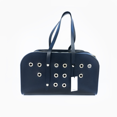 Bolsa importada para transporte de animais de estimação feita em couro com acabamentos dourados.

