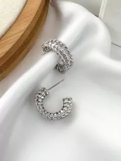 Brinco argola torcida