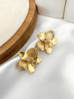 Brinco flor lisa
