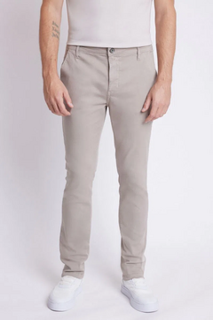 CALÇA CHINO ARAMIS SLIM - CAQUI CLARO