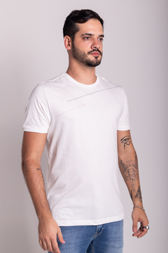 CAMISETA ARAMIS ESTAMPA LINHAS CRUZADAS - OFF WHITE