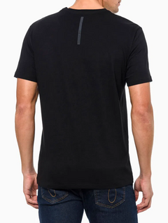 CAMISETA CALVIN KLEIN LOGO CENTRALIZADO - PRETO - comprar online