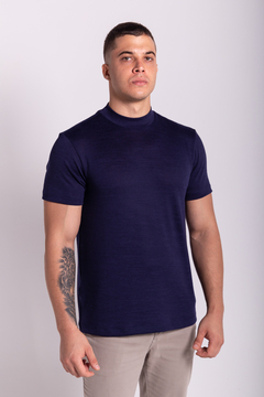 CAMISETA URBÔ - GOLA MEDIA TRICOT DARK - AZUL - LODZ STORE