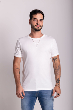 CAMISETA URBÔ GOLA MEDIA CANELADA ECO - OFF WHITE na internet