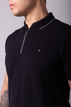 POLO ARAMIS COM ZIPER - PRETO / GELO - comprar online