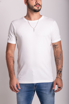 CAMISETA URBÔ GOLA MEDIA CANELADA ECO - OFF WHITE - LODZ STORE