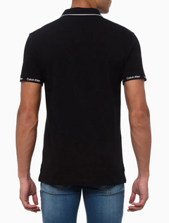 POLO CALVIN KLEIN LOGO RETILÍNEA SLIM FIT - PRETO - comprar online