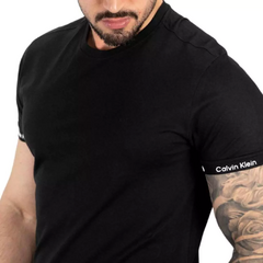 CAMISETA CALVIN KLEIN CK COM PUNHO - LODZ STORE