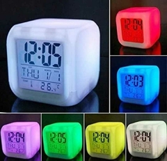 Reloj cubo digital