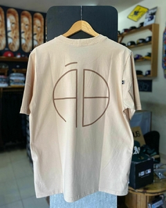 Camiseta Hábito Bege na internet