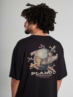 CAMISETA PLANO C “ZEPPELIN”-PRETO na internet