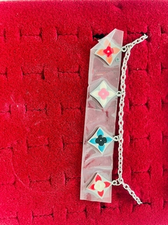 PULSERA ACP ROMBOS COLGANTES CON FLOR ESTAMPADAS