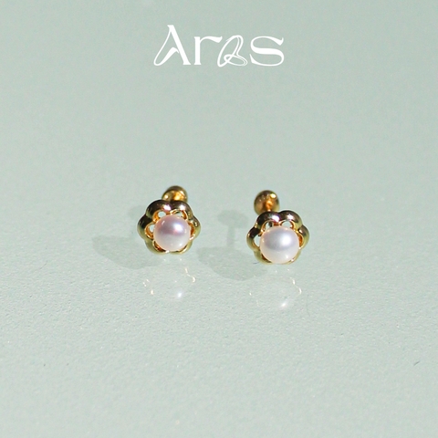 Broquel de Flor con Perla de Oro 14k