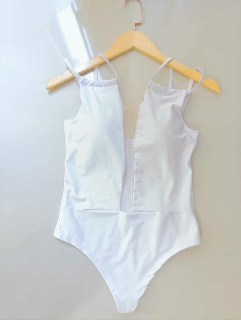 Body branco decote em tule tam M
