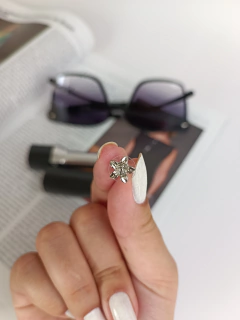 Brinco Flor mini (prateado) - comprar online