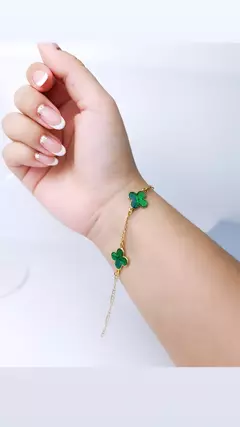 PULSEIRA TREVOS VERDES FOLHEADA dourada - France Acessórios