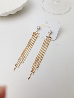 BRINCO COM PONTO LUZ E MINI CORRENTES dourado
