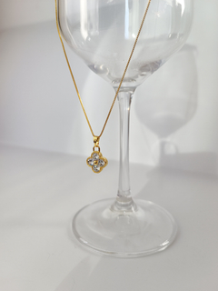 COLAR VENEZIANA FOLHEADO COM TREVO PEDRARIA dourado - France Acessórios
