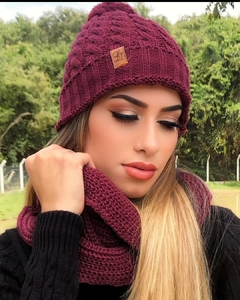 Conjunto de Touca e Gola Pompom em lã Marsala - comprar online