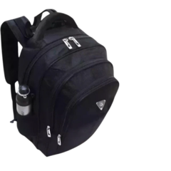 Mochila preta reforçada para notebook com compartimentos e suporte para garrafa.