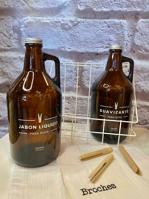 CANASTO CON SET DE BOTELLONES