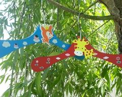 PERCHA INFANTIL CON CARITAS