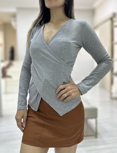 Blusa canelado preto na internet