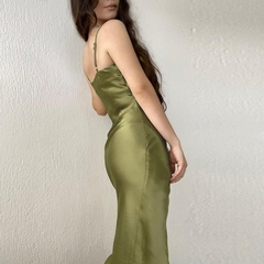 Vestido longo de cetim apertado , baixo corte ,cinta de espaguete sexy