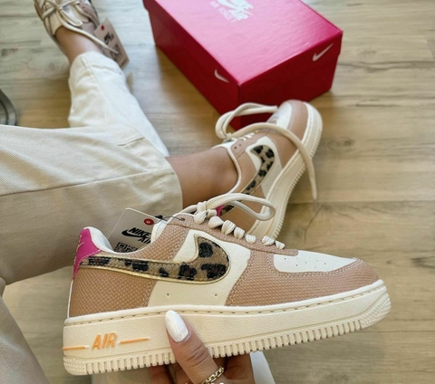 Tênis Nike Air Force Onça Print