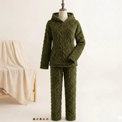 Pijama Teddy Paris Plush Pantalon Y Buzo Invierno Con Capucha - comprar online
