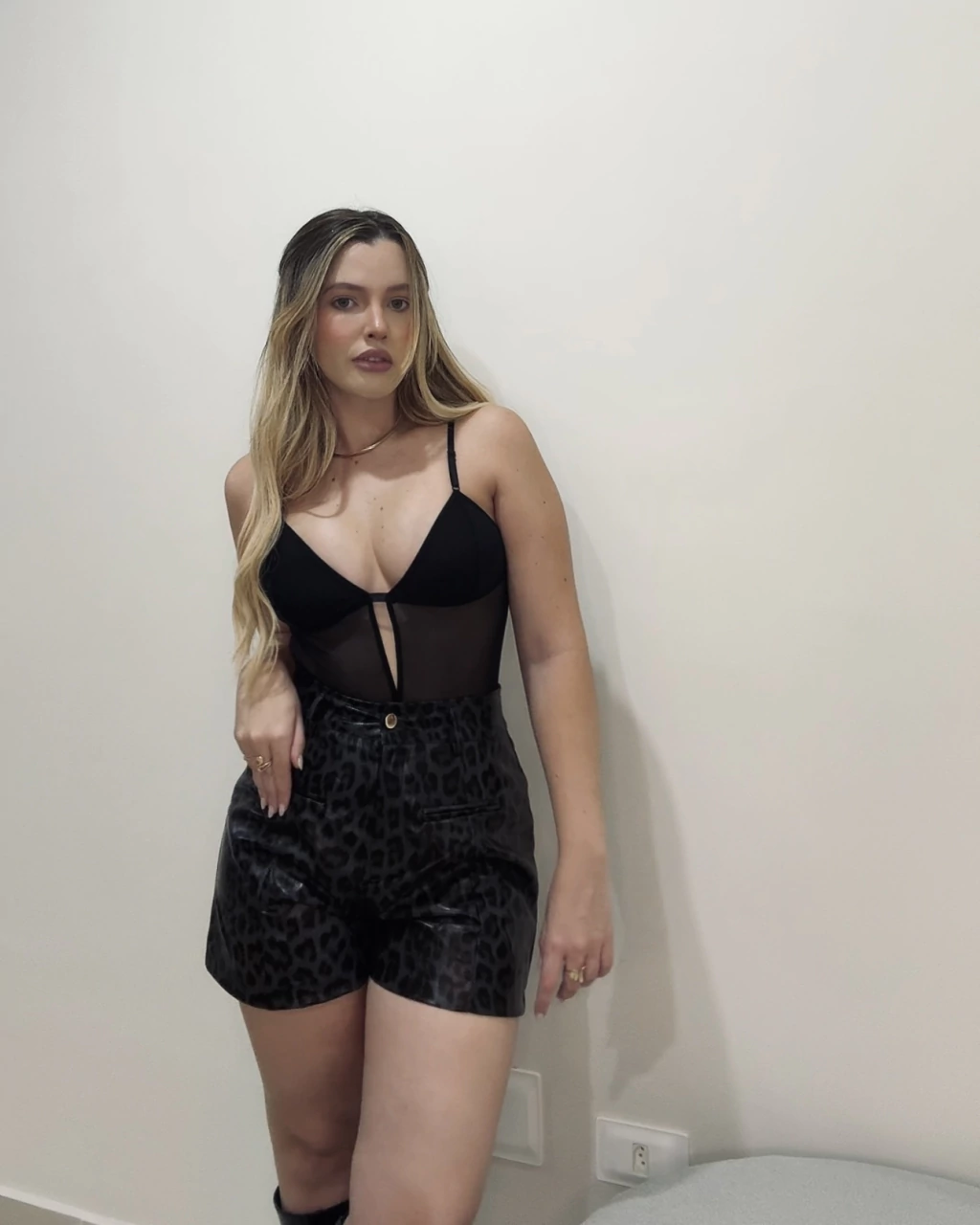 SHORT COURO ONÇA