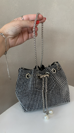Bolsa Virgínia prata - modelo saco aplique em pedrarias - Maria Vitória sapatilhas 