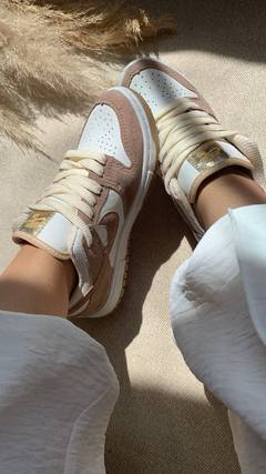 Tênis Nike Dunk nude e branco linha Premium | forma exata na internet
