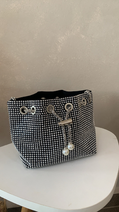 Bolsa Virgínia prata - modelo saco aplique em pedrarias - comprar online