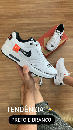 Tênis Nike Just do It branco com detalhes em preto masculino linha premium | forma exata - Maria Vitória sapatilhas 