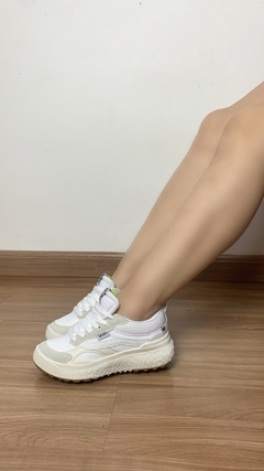 Tênis Vans Ultra Ranger branco e cinza linha Premium | forma menor - comprar online