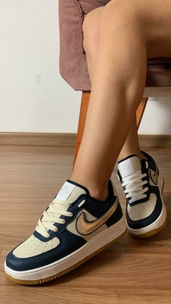 Tênis Nike Air Force marinho e dourado vem com duas cores de diferentes de cadarços linha premium | forma exata - Maria Vitória sapatilhas 