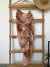 VESTIDO ROSA ESTAMPADO ASSIMÉTRICO COM FENDA - GARIMPADO EM PARIS - comprar online