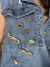 BROCHE PRATEADO COM FLORES E ARABESCOS na internet