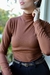 BLUSA GOLA ALTA MARROM na internet