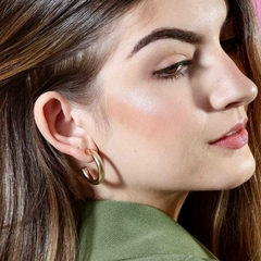Brinco de Argola em Tubo liso Banhada em ouro 18K - comprar online