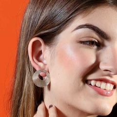 Brinco Minimalista com Circulo Vazado Banhado em ouro 18K - comprar online