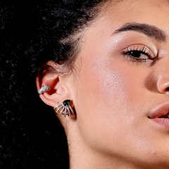 Brinco Ear Cuff Cravejado com Micro Zircônia e Pedra Verde Banhado em ouro 18K - comprar online