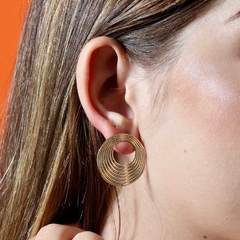 Brinco Minimalista com Circulo Vazado Banhado em ouro 18K na internet