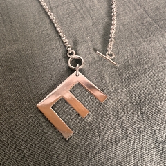 Inicial con cadena XL